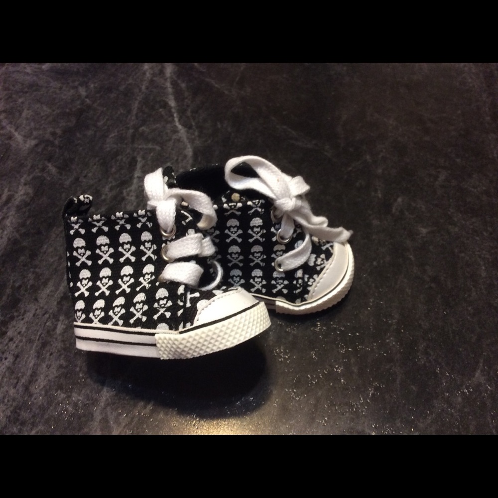 Crossbones  canvas tennis shoes